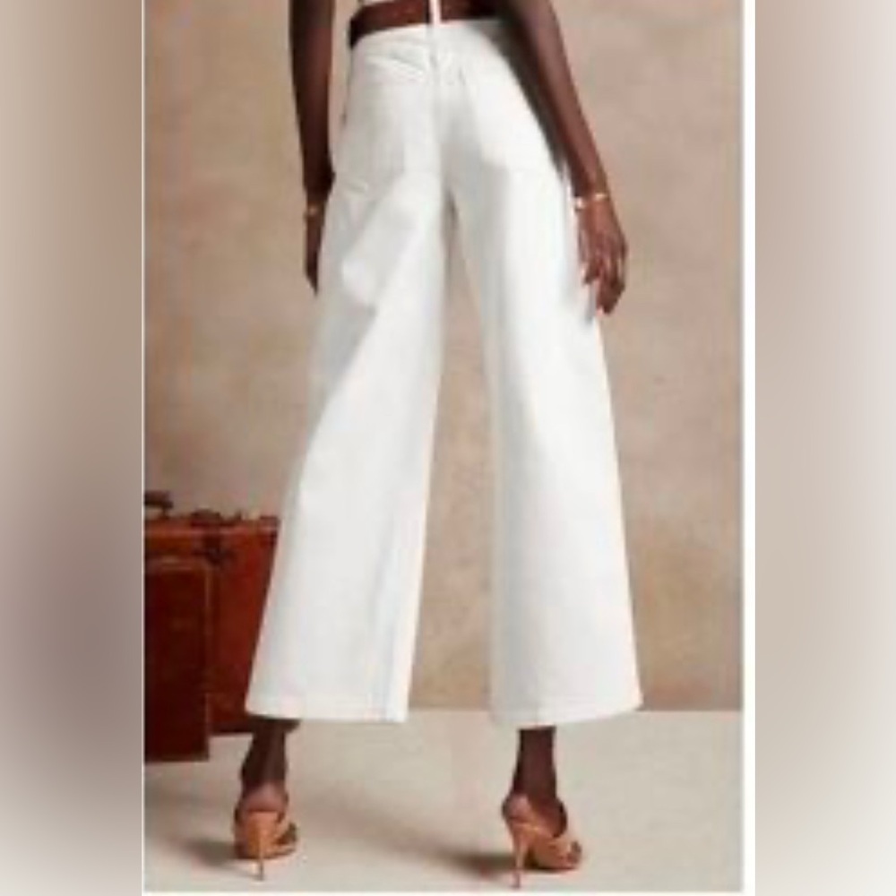 LAST CHANCE SALE Banana Republic High-Rise Wide-Leg Cropped Size 35 White Denim.